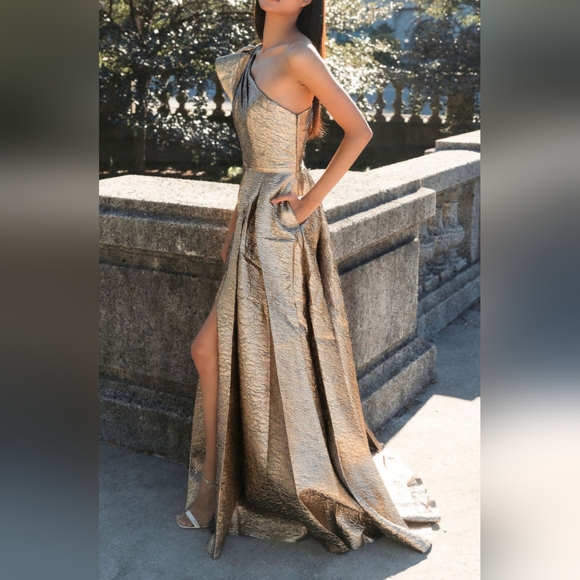 Mac Duggal 67297 1-Shoulder Metallic Ballgown In Ant. Brze Size 2 NWT MSRP $598 - Picture 4 of 14